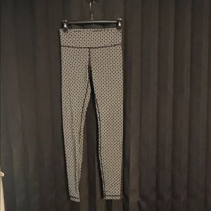 Lululemon women Black and White Patterned Leggings